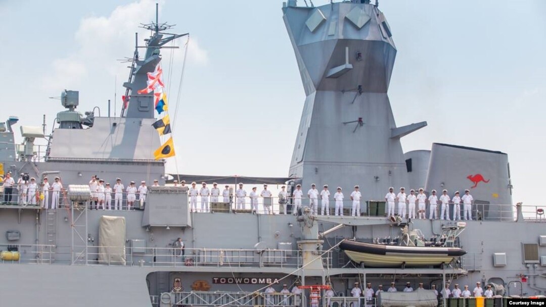 Các thủy thủ Australia trên tàu chiến HMAS Toowoomba lúc nó cập cảng ở Sài Gòn hôm 19/4.