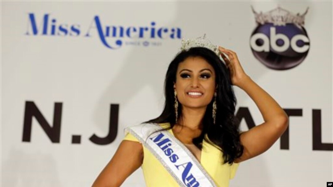 Nina Davuluri (24) meraih gelar "Miss America 2014" di Atlantic City, New Jersey (15/9).