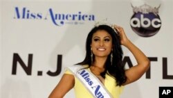 Nina Davuluri (24) meraih gelar "Miss America 2014" di Atlantic City, New Jersey (15/9).