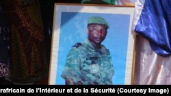 Le portrait du général à la retraite, Louis Mazangue, ancien policier redouté pour ses méthodes expéditives, décédé début juillet, lors des hommages rendus à Bangui, Centrafrique, 13 juillet 2018. (Facebook/Ministère centrafricain de l’Inté