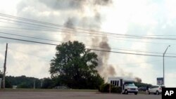 Smoke billows from the crash of a Blue Angels F/A-18 fighter jet in Smyrna, Tenn., Thursday, June 2, 2016. 