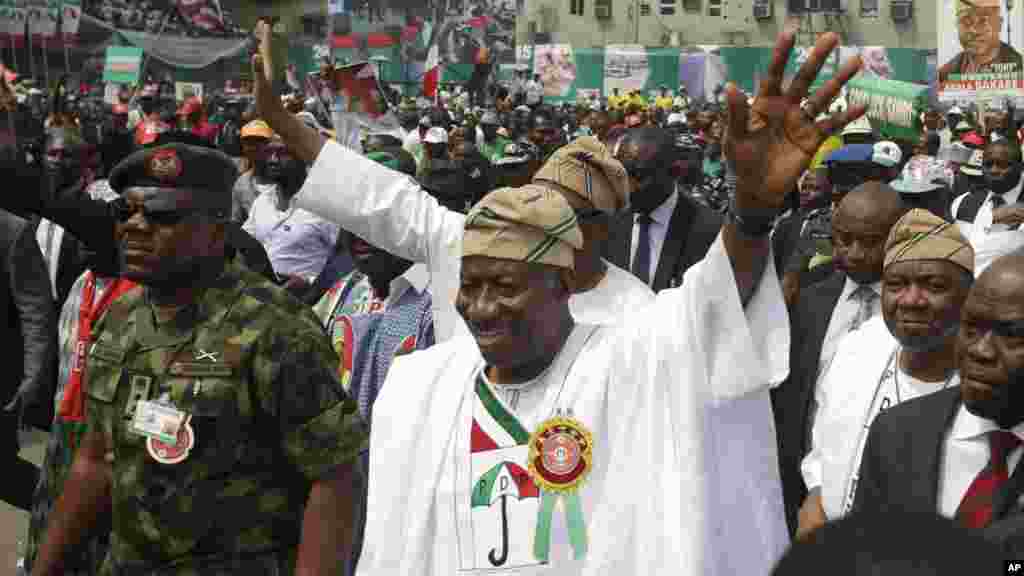 Shugaban Najeriya Goodluck Jonathan a Tafata Square, Janairu 8, 2014.