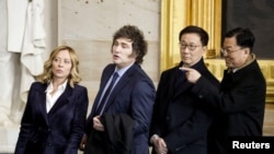 Perdana Menteri Italia Giorgia Meloni, Presiden Argentina Javier Milei, dan Wakil Presiden China Han Zheng hadiri dalam inaugurasi Presiden Donald Trump di rotunda Gedung Capitol di Washington, pada 20 Januari 2025. (Foto: Shawn Thew/Pool via Reuters)