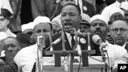 Martin Luther King mlađi drži svoj poznati govor „Ja imam san” pred hiljadama ljudi u Washingtonu 1963. godine.