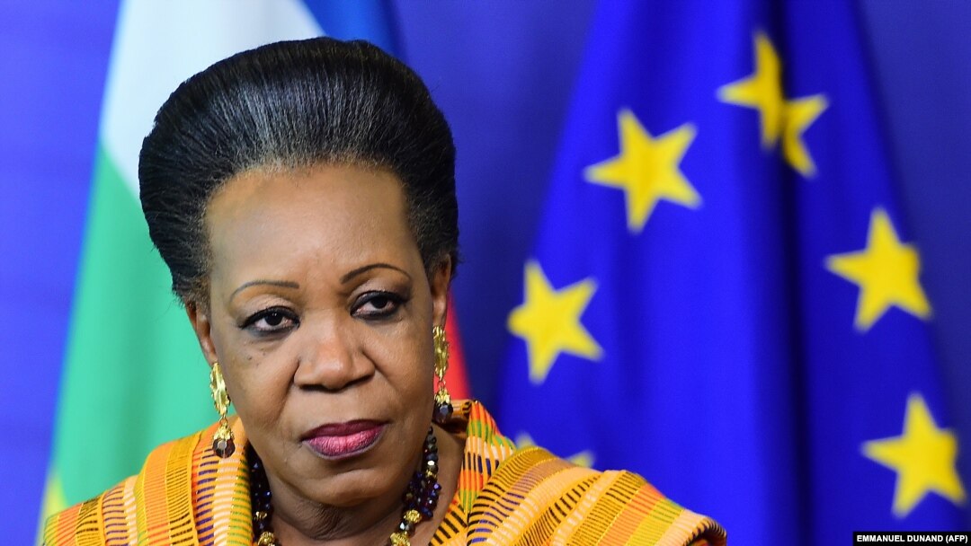 Presiden sementara Republik Afrika Tengah Catherine Samba-Panza memberikan konferensi pers mengenai dana perwalian Bekou EU untuk Republik Afrika Tengah, di Brussel, pada 26 Mei 2015. (Foto: AFP/Emmanuel Dunand)