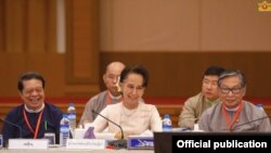 (၁၈) ႀကိမ္ေျမာက္ UPDJC အစည္းအေဝးတြင္ UPDJC ဥကၠ႒၊ ႏိုင္ငံေတာ္၏အတိုင္ပင္ခံပုဂၢိဳလ္ ေဒၚေအာင္ဆန္းစုၾကည္ ေျပာၾကားသည့္မိန႔္ခြန္း (သတင္းဓာတ္ပံု - Myanmar State Counsellor Office - မတ္ ၁၂၊ ၂၀၂၀)