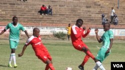 Omunye wabadlali baxotshwe emdlalweni lo ngenxa yokudlala ngendlela engaqondanga.