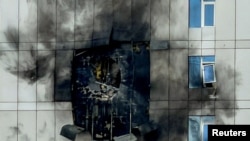 خسارت وارده به ساختمانی در منامه، بحرین، بر اثر حمله پهپادی رژیم ایران - ۱۰ اسفند ۱۴۰۴