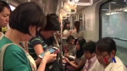 中国手机上网激增，社交媒体监管引关注