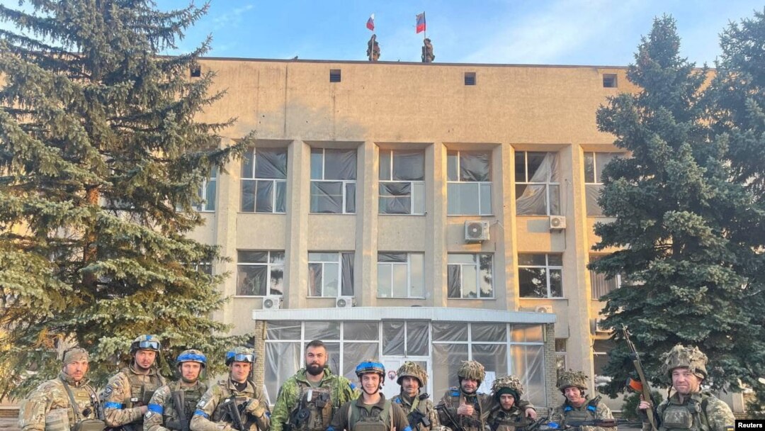 Ukrainian troops pose for a photo in Lyman