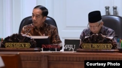 Presiden Joko Widodo bersama Wapres Ma'ruf Amin memimpin Rapat Terbatas kabinet (Courtesy: Biro Setpres RI). 