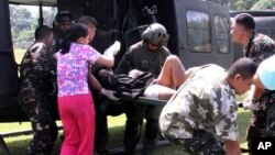 菲律賓炸彈爆﹐傷者被送往軍方醫院接收治療。
