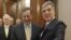 Presiden Turki Abdullah Gul (kanan) menyambut Menhan AS Leon Panetta sebelum pembicaraan di Ankara (16/12).