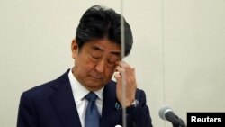 L'ancien Premier ministre Shinzo Abe lors d'une conférence de presse à Tokyo, au Japon, le 24 décembre 2020.