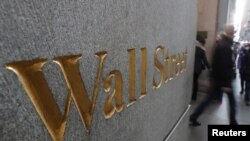 Wall Street se sintió alentado por la posibilidad de nuevos estímulos económicos para los sectores de la economía de EE.UU. más afectados por el coronavirus.
