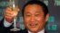 中国铝业巨头忠旺集团董事长刘忠田庆贺该集团在香港上市。（2009年5月8日）
