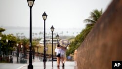 Al pasar por Puerto Rico durante el fin de semana la tormenta Bertha dejó fuertes vientos y lluvias torrenciales.