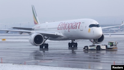 Dokonda yapon ayollarining etaklari ostida