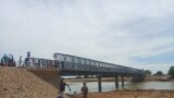 The South Sudan states of Gogrial, Tonj and Wau are now connected by the new bridge in Kuajob. Residents say until now, it has often been difficult, even treacherous to cross the Jur River. (Waakhe Simon Wudu/VOA) 