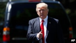 President Donald Trump gives a thumbs-up as he walks to board Marine One on the South Lawn of the White House in Washington, April 18, 2017.