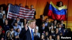 Archivo - El presidente de EE.UU., Donald Trump, habla sobre la crisis en Venezuela durante una visita a la Universidad Internacional de Florida, en Miami, Florida, el 18 de febrero de 2019.