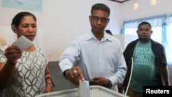 East Timor presidential candidate Antonio da Conceicao from the Democratic Party casts his ballot during the presidential election at a polling station in Dili, East Timor, March 20, 2017. 
