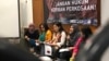 Peneliti ICJR Maidina Rahmawati mendesak pembebasan WA, anak perempuan di Jambi, dalam konferensi pers di Jakarta, Minggu (5/8/2018) siang. (Foto: Rio Tuasikal/VOA)