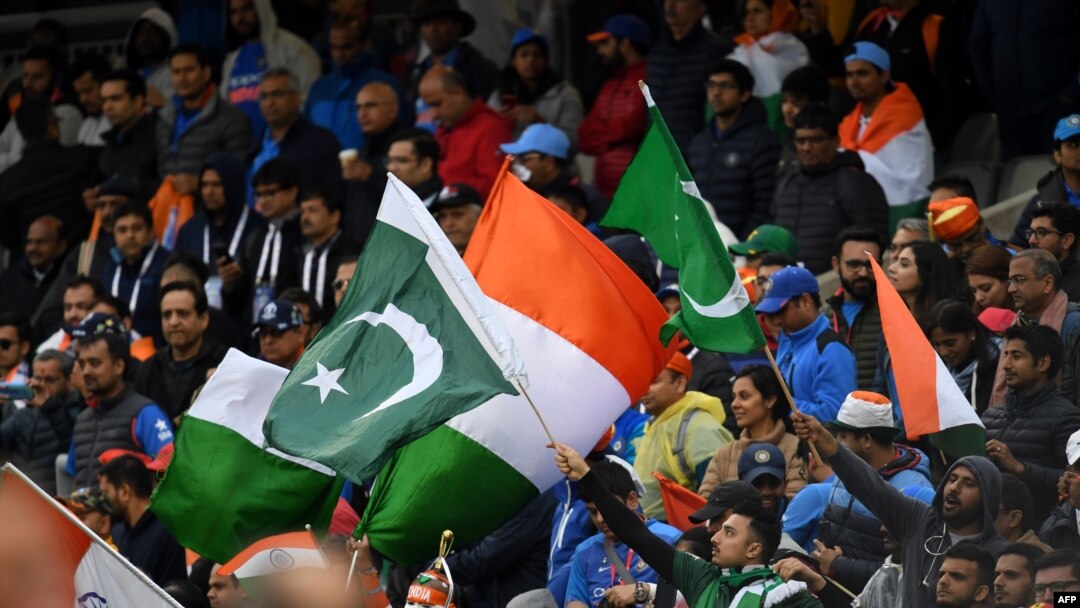 بھارت سے ٹیسٹ اور پاکستان سے ٹی ٹوئنٹی رینکنگ میں پہلی پوزیشن چھن گئی۔ (فائل فوٹو)
