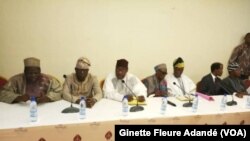 Ensemble des leaders de l'opposition présents à la conférence, à Cotonou, le 19 fevrier 2019. (VOA/Ginette Fleure Adandé)