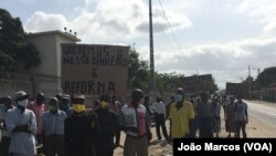 Vigília de antigos trabalhadores da África Têxtil, Benguela, Angola