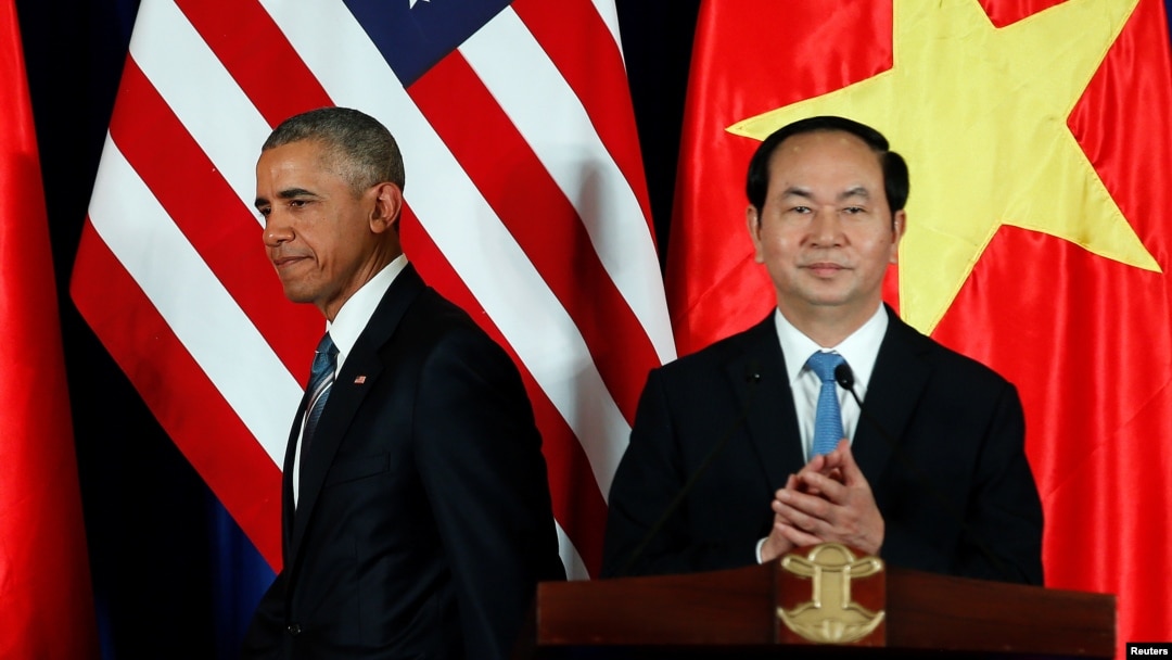 Tổng thống Mỹ Barack Obama dự một cuộc họp báo cùng với Chủ tịch nước Việt Nam Trần Đại Quang, ngày 23 tháng 05 năm 2016. 