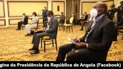 Jornalistas em entrevista com o Presidente angolano, João Lourenço, 6 de Janeiro de 2022