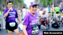 HarrietteThompson, 92, perempuan tertua yang menyelesaikan maraton. (Akun Twitter Rock 'n' Roll Marathon)