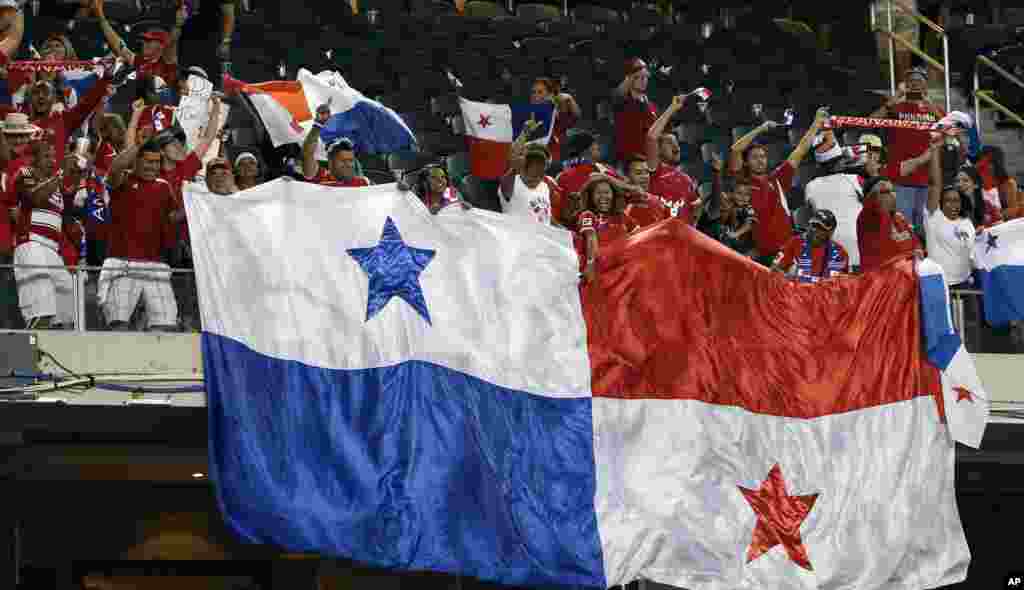 Los fánaticos de Panamá celebraron dos victorias ante México en la Copa Oro 2013.
