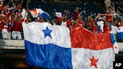 Los panameños celebraron en Texas la victoria ante México.