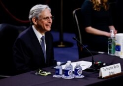 El juez Merrick Garland reacciona mientras testifica ante una audiencia del Comité Judicial del Senado sobre su nominación para ser Fiscal General de EE.UU., en Washington, el 22 de febrero de 2021.