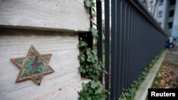 Por ironías del destino los restos de uno de los artífices del Holocausto, Heinrich Mueller, yacen en un cementerio judío en Berlín.