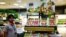 Prices for Alphonso mangoes have crashed in India due to a ban by the European Union. In this photo, they are on sale in a supermarket in Delhi, India, May 7, 2014. (Anjana Pasricha/VOA)