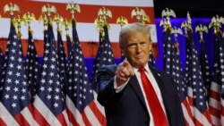 Presiden AS terpilih Donald Trump naik ke atas panggung untuk menyampaikan pidato di hadapan para pendukungnya di West Palm Beach, Florida, pada 6 November 2024. (Foto: Reuters/Brian Snyder)