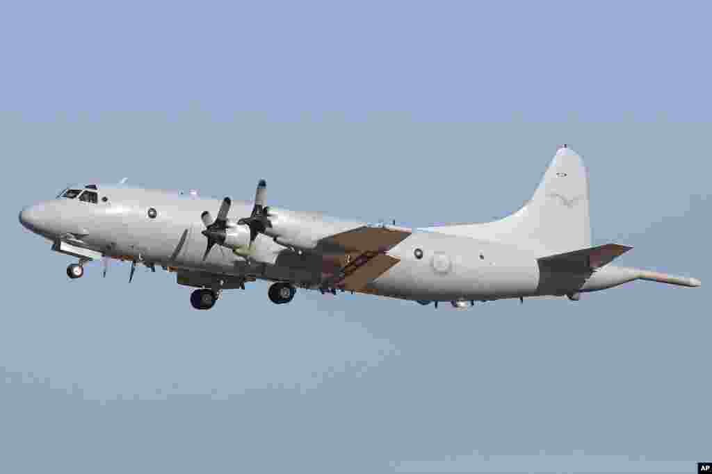 هواپیمای نیروی هوایی استرالیا در جستجوی هواپیمای گمشده پرواز شماره ۳۷۰ - از پایگاه نظامی پیرس به پرواز درآمد - شهر پرت، ۳ فروردین ۱۳۹۳