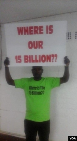 A lone protester seen outside Parliament of Zimbabwe demanding to know what happened to missing diamond revenue of up to $15 billion. (Thomas Chiripasi)