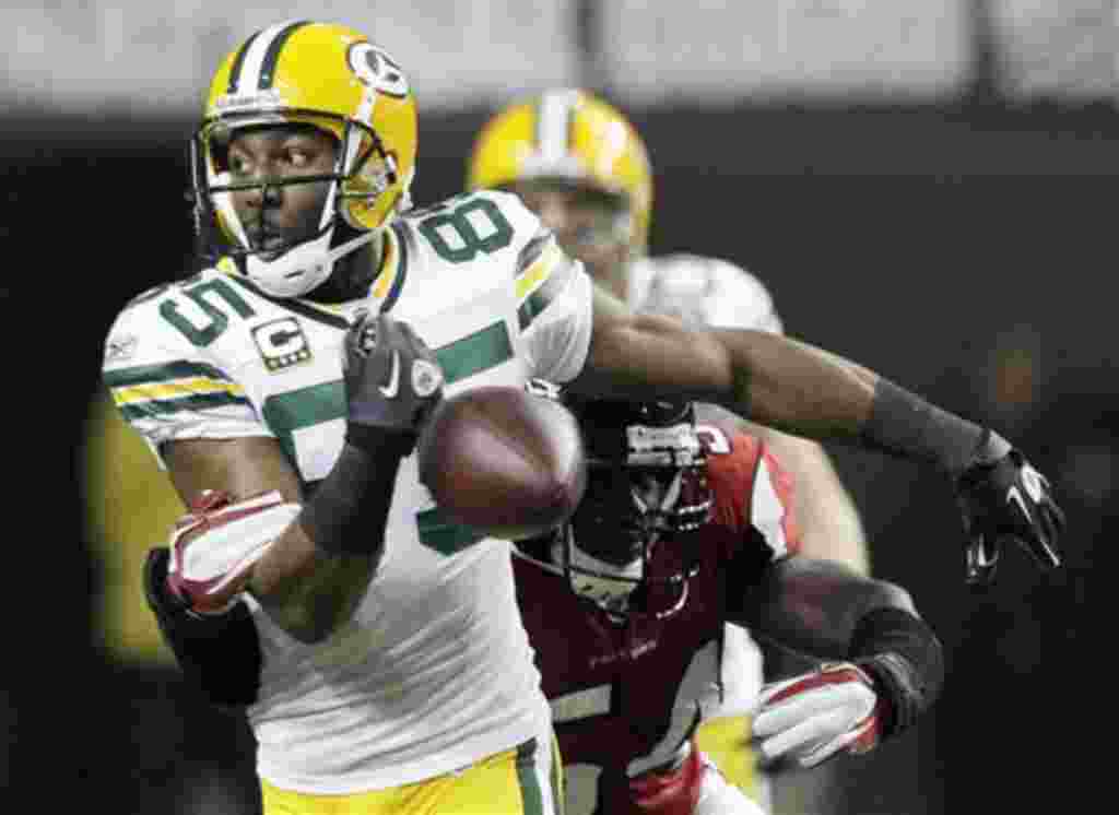 Greg Jennings (Green Bay Packers) suelta el balón es un jugada desperdiciada.