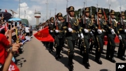 中国驻港部队2019年6月30日在香港昂船洲海军基地为纪念香港主权移交22周年举行升旗仪式。