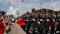 中國駐港部隊2019年6月30日在香港昂船洲海軍基地為紀念香港主權移交22週年舉行升旗儀式。