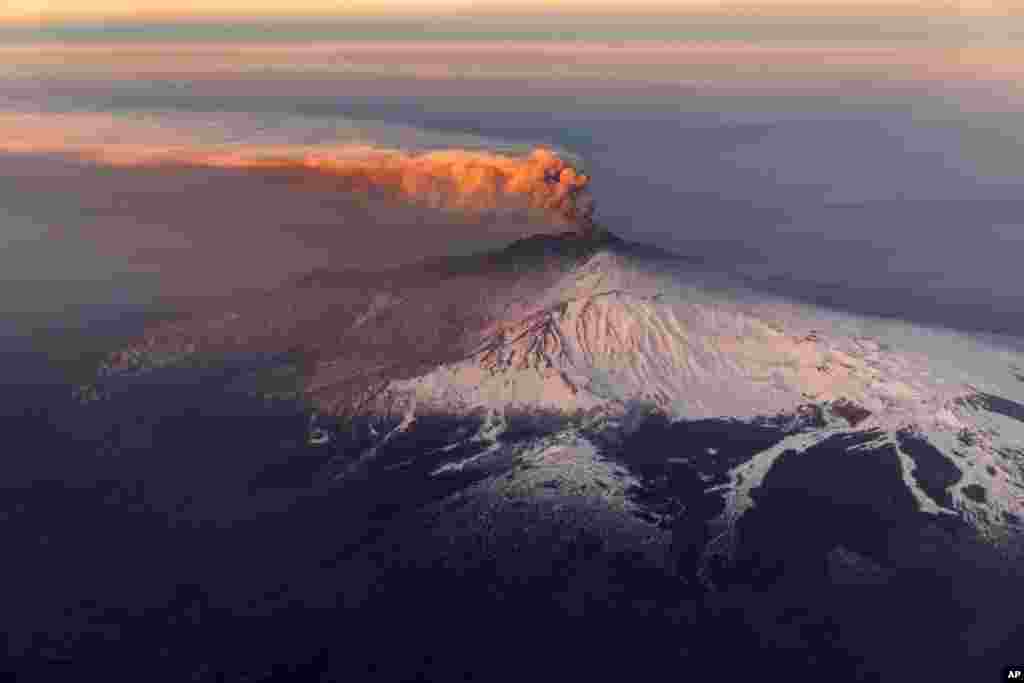 Smoke billows from Mount Etna volcano, the largest of Italy&#39;s three active volcanoes, near the Sicilian town of Catania, southern Italy, Feb. 20, 2019.