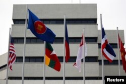 Gedung sekretariat Perhimpunan Bangsa Bangsa Asia Tenggara (ASEAN), menjelang pertemuan para pemimpin ASEAN di Jakarta, 23 April 2021. (Foto: REUTERS/Willy Kurniawan)