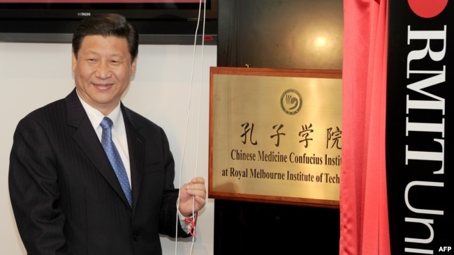 时为中国国家副主席的习近平在墨尔本皇家理工大学为澳大利亚的第一所中医孔子学院揭牌。(2010年6月20日)