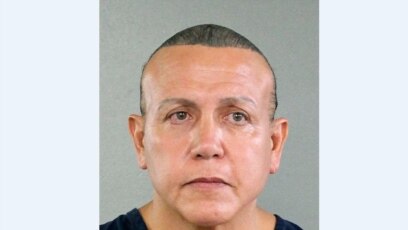 Cesar Sayoc, 56 tuổi, cư dân bang Florida, từng bị bắt giữ nhiều lần trong những năm qua vì bạo hành gia đình, trộm cắp và các tội danh khác, theo hồ sơ công khai.