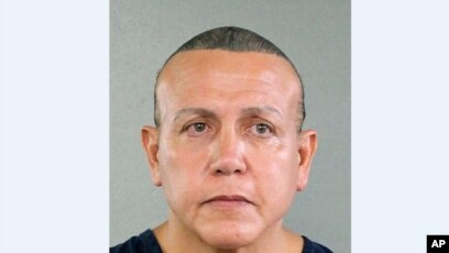 Cesar Sayoc, 56 tuổi, cư dân bang Florida, từng bị bắt giữ nhiều lần trong những năm qua vì bạo hành gia đình, trộm cắp và các tội danh khác, theo hồ sơ công khai.