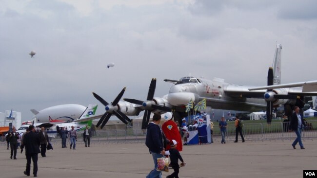 2013年莫斯科航展中展出的图-95MS战略轰炸机。